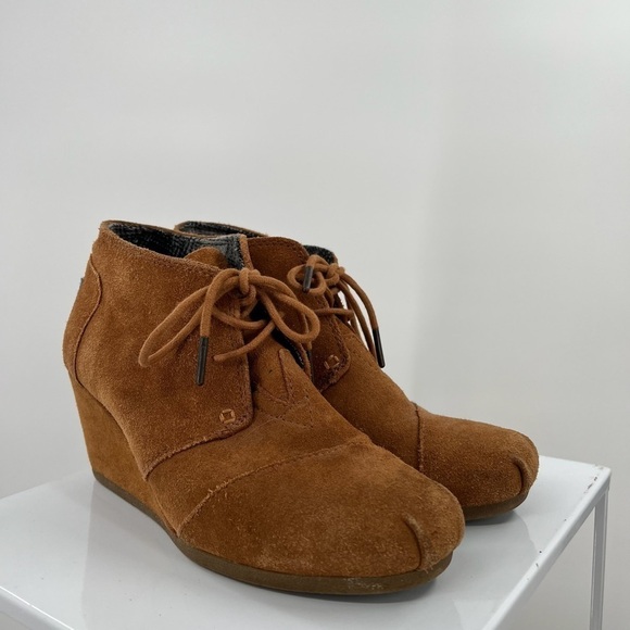 Toms Hidden Wedge Suede Booties Ladies Size 8 - Picture 2 of 8